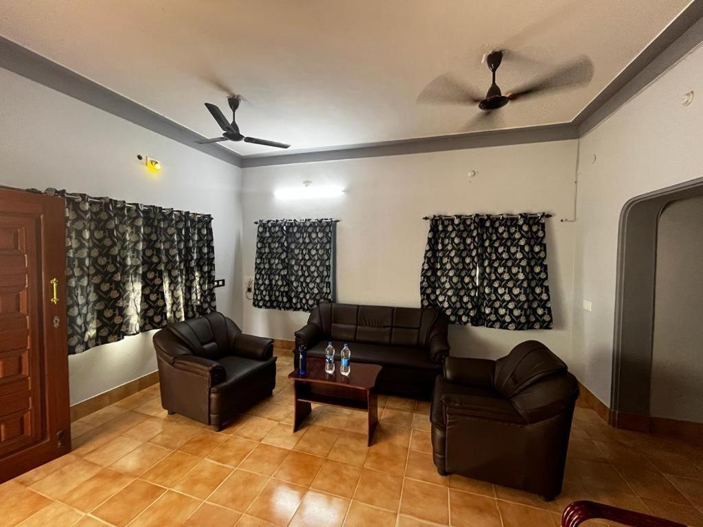 Madura Homestay - Gorgeous Home With 2Bhk 5 Minutes From Nh44 Madurai Ngoại thất bức ảnh